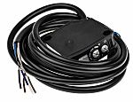 Fotocélula rectangular Omron, Sistema Difuso, alcance 300 mm, salida relé, Cable de 5 hilos de 2 m., IP64